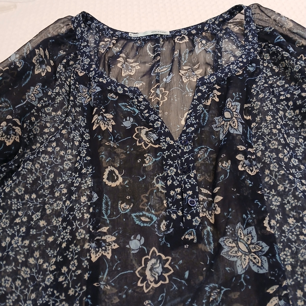 Maurices Medium Floral Sheer Black and Blue Women's Top - Picture 3 of 4